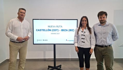 Vicente Martínez Mus, junto a responsables de Aerocas, durante la presentación del balance del aeropuerto de Castellón. / GVA Vicente Martínez Mus, junto a responsables de Aerocas, durante la presentación del balance del aeropuerto de Castellón. / GVA