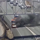 Alarma en la V-21 por un coche en llamas a la altura de Museros.