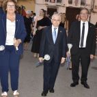 La corporación municipal de L'Alcúdia de Crespins, con el alcalde, Javier Sicluna, al frente, durante la procesión en honor a la Divina Aurora. / Plácido González