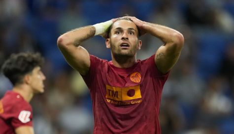 El delantero del Valencia Hugo Duro se lamenta durante un encuentro.