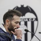 Imagen de archivo del hasta ahora entrenador del Valencia, Carlos Corberán. / EFE-Manuel Bruque