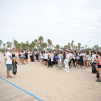 Voluntarios reunidos en la playa del Arenal. / Ayuntamiento de Burriana