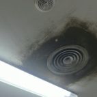 Humedades en el techo del Hospital de Sagunt, en una imagen facilitada por CCOO. Humedades en el techo del Hospital de Sagunt, en una imagen facilitada por CCOO.