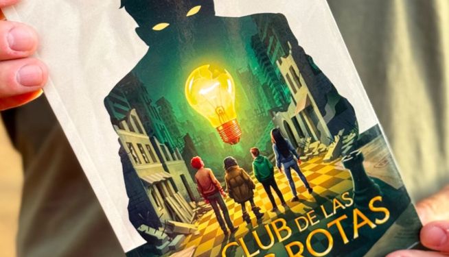 La portada de 'El Club de las Luces Rotas', de Alberto Rey.