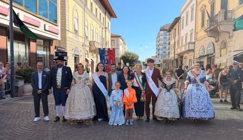 Una delegació de la FJFS, encapçalada per les Falleres Majors, viu una setmana d'agermanament a Cecina.