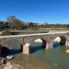 Estat actual de les obres de rehabilitació del Pont Vell de Riba-roja de Túria, afectat per la dana d’octubre de 2024.