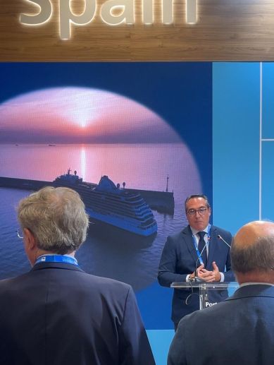 El presidente de la Autoridad Portuaria, Rubén Ibáñez, presenta la campaña 'Castellón, la escala que despierta los sentidos' ante representantes del sector durante Seatrade Cruise Med 2026. / PortCastelló El presidente de la Autoridad Portuaria, Rubén Ibáñez, presenta la campaña 'Castellón, la escala que despierta los sentidos' ante representantes del sector durante Seatrade Cruise Med 2026. / PortCastelló