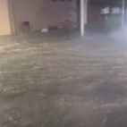 Una de las calles de Almàssera en el momento de más intensidad de la lluvia. Una de las calles de Almàssera en el momento de más intensidad de la lluvia.