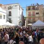 Ambiente en las calles de Montanejos durante una edición anterior de la Feria del Queso Artesano.