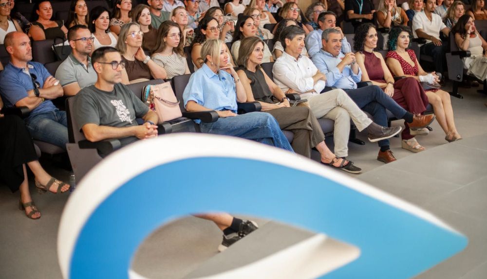 Asistentes al acto de presentación de la nueva iniciativa de la Fundación Aguas de Valencia, en colaboración con Tuawa by Global Omnium. / Fundación Aguas de Valencia Asistentes al acto de presentación de la nueva iniciativa de la Fundación Aguas de Valencia, en colaboración con Tuawa by Global Omnium. / Fundación Aguas de Valencia