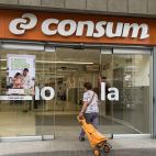 Un supermercado Consum participa en la Semana contra el Desperdicio Alimentario.