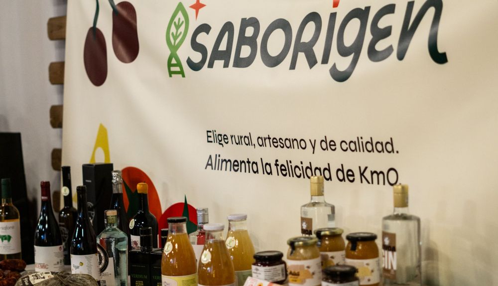Productos artesanales de proximidad expuestos en un estand de Saborigen. / Saborigen Productos artesanales de proximidad expuestos en un estand de Saborigen. / Saborigen