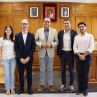 Firma del convenio entre la UV y el Ayuntamiento de Burjassot.