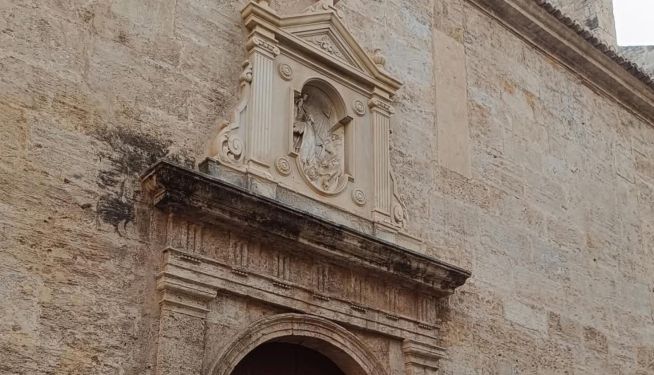 La puerta de la Iglesia de San Esteban. La puerta de la Iglesia de San Esteban.