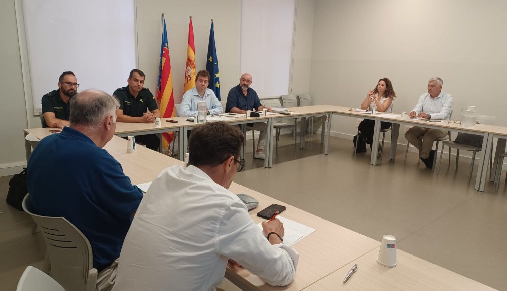 Reunión entre la Conselleria de Agricultura, la Guardia Civil y representantes del sector para presentar el protocolo contra los robos en el campo. / Generalitat Valenciana Reunión entre la Conselleria de Agricultura, la Guardia Civil y representantes del sector para presentar el protocolo contra los robos en el campo. / Generalitat Valenciana