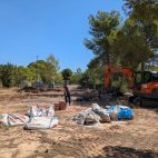 Treballs d'adequació de la parcel·la on s'ubicarà el nou parc de la urbanització Pla de Marco. / Ajuntament d'Olocau