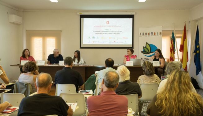 Mesa 1: Turismo y territorio: reconstruir, recuperar y volver a atraer. Mesa 1: Turismo y territorio: reconstruir, recuperar y volver a atraer.