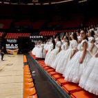 Ensayo de las candidatas a Fallera Mayor Infantil de Valencia hace unos días en el Roig Arena.