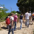 Un grupo participa en una de las rutas guiadas organizadas en los parques naturales de la Comunitat. / Generalitat Valenciana