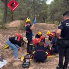 El helicóptero y el Grupo Especial de Rescate de los bomberos de Alicante participaron en los dos rescates realizados en Banyeres de Mariola y Dénia.