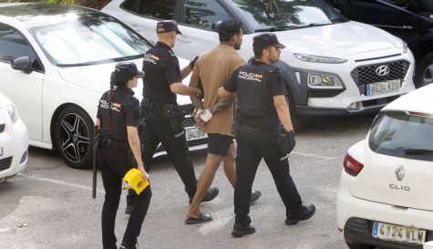 El detenido por el presunto crimen machista de Benidorm, trasladado por la Policía Nacional. / EFE-Morell