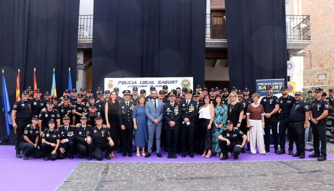 La Policía Local de Sagunto reconoce la labor de más de 50 miembros del cuerpo y dos jubilados. La Policía Local de Sagunto reconoce la labor de más de 50 miembros del cuerpo y dos jubilados.