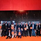 Premiados y representantes institucionales en la Gala Aniversario y IV Premios Turismo Fotur, celebrada en el Palau de les Arts de Valencia.