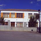 Fachada del CEIP La Pau de Casinos, el colegio que gana por segundo año consecutivo el EMOVE International Festival.
