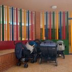 Entrada de una escoleta infantil con carritos de bebé. / Ayuntamiento de La Pobla de Farnals​​​​​​​