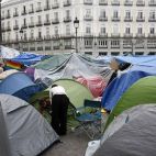 Vista de la Puerta del Sol en Madrid donde miles personas continúan acampadas en protesta por la situación de la vivienda.