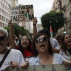Asistentes a la manifestación en apoyo al pueblo Palestino, este domingo en Valencia.
