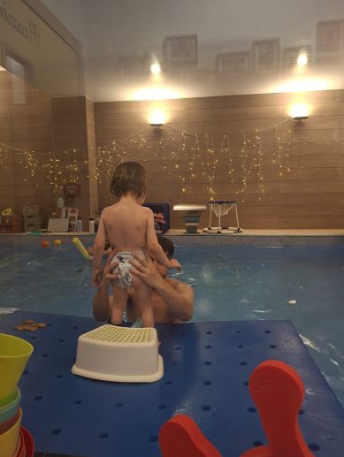 La terapia acuática es fundamental en la rutina de Enric. La terapia acuática es fundamental en la rutina de Enric.