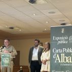 Emilio Navarro, José Miguel Ferris y Raquel García durante el acto de presentación de la Carta Pobla.