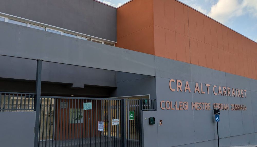 Façana del CRA Alt Carraixet - Col·legi Mestre Ferran Zurriaga d’Olocau. Façana del CRA Alt Carraixet - Col·legi Mestre Ferran Zurriaga d’Olocau.