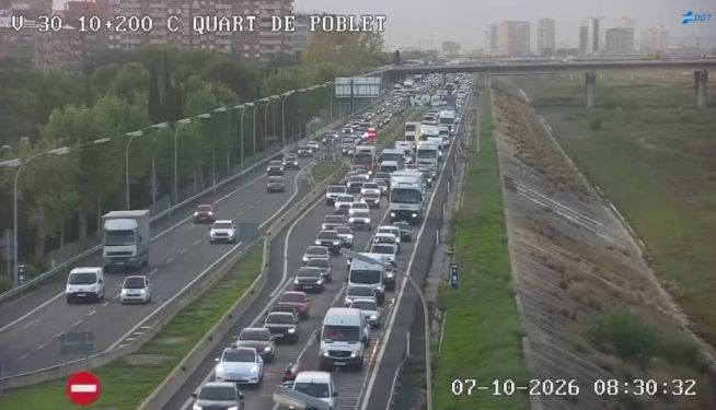 Retenciones en la V-30 a la altura de Quart de Poblet este miércoles 7 de octubre. Retenciones en la V-30 a la altura de Quart de Poblet este miércoles 7 de octubre.