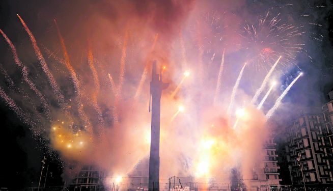 Mascletà nocturna pel 9 d'Octubre a Mislata. Mascletà nocturna pel 9 d'Octubre a Mislata.