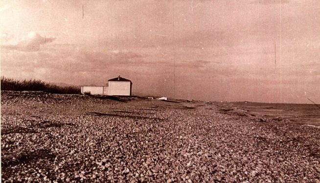 El antiguo cuartel de la Guardia Civil en la playa de Canet.