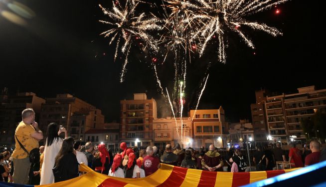 Castell de focs artificials a Paiporta. Castell de focs artificials a Paiporta.