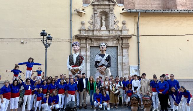 Álvaro Gonzalvo i Anna Gascó en un dels actes de celebració del 9 d’Octubre l’any passat. Álvaro Gonzalvo i Anna Gascó en un dels actes de celebració del 9 d’Octubre l’any passat.