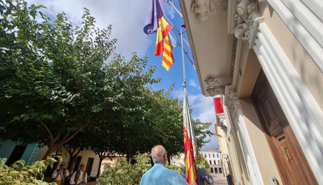 Hissada de la Reial Senyera a Tavernes Blanques. Hissada de la Reial Senyera a Tavernes Blanques.