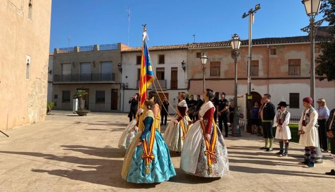 La Reial Senyera front a l’Ajuntament d’Albalat dels Sorells. La Reial Senyera front a l’Ajuntament d’Albalat dels Sorells.