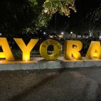 Letras iluminadas de Ayora durante el fin de semana de celebración de El Primer Corte de la Miel. Letras iluminadas de Ayora durante el fin de semana de celebración de El Primer Corte de la Miel.