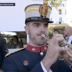 El castellonense Javier Sala interpretando el toque de oración durante el desfile militar de la Fiesta Nacional del 12 de Octubre.