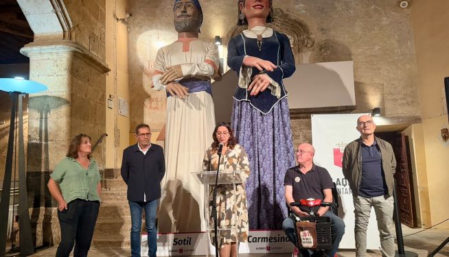 Carmen Ripollés, José F. Cabanes, Marta Murciano, Ernesto Martínez i Toni Saura. Carmen Ripollés, José F. Cabanes, Marta Murciano, Ernesto Martínez i Toni Saura.