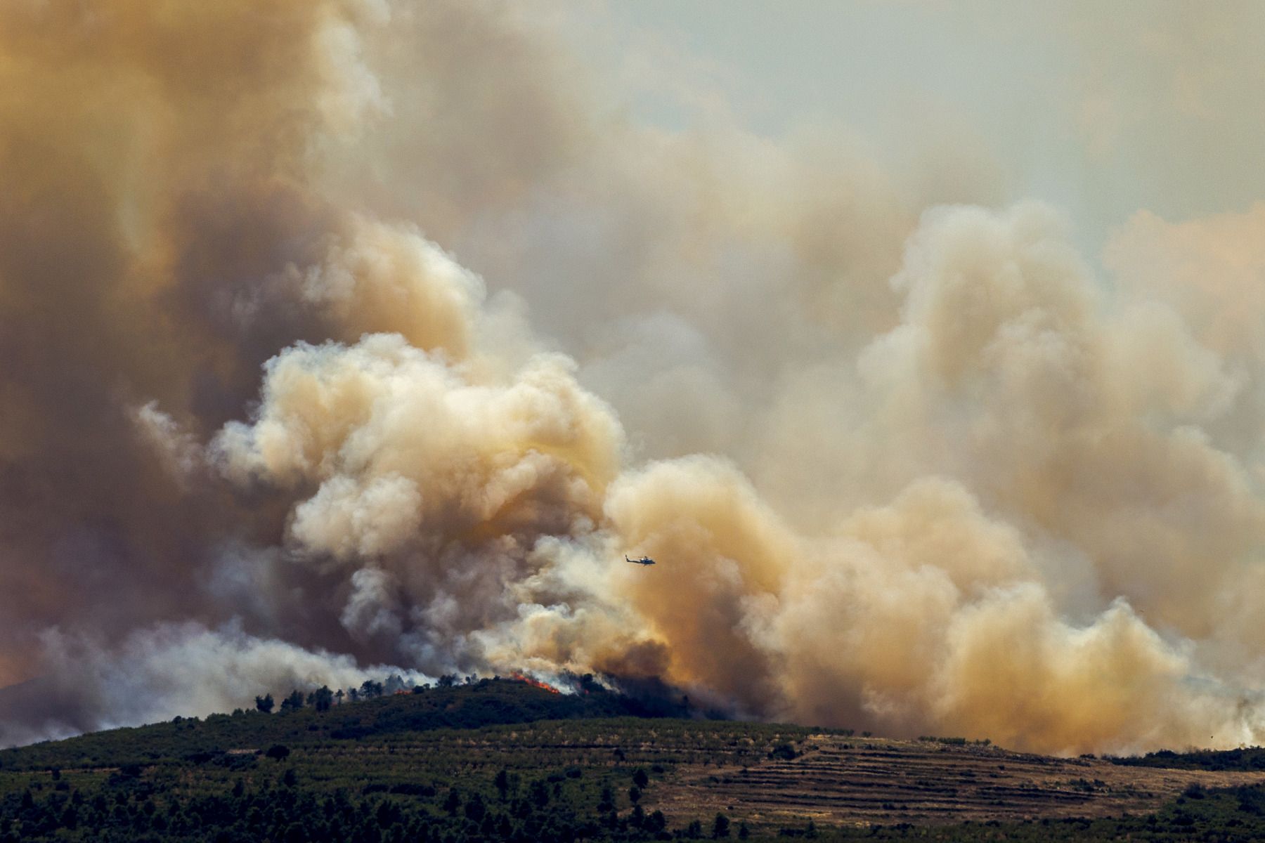 Humareda generada por el incendio de Bejís de 2022. / EFE-Domenech Castelló Humareda generada por el incendio de Bejís de 2022. / EFE-Domenech Castelló