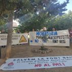 Colectivos manifestándose contra el PAI de la Font Baixa.