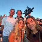 Mónica López, amb l’equip de ‘Valencians al món’, durant la gravació del programa a Florència. / À Punt