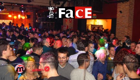 Ambiente en una fiesta de The Face, que celebra su 32 aniversario el 17 de octubre en Room Club de Valencia. / Fotur