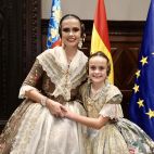 Beatriz Blanco y Julia Vizcayno, falleras mayores de Valencia 2027, durante su proclamación en el Ayuntamiento.
