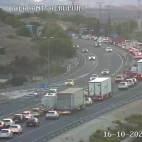 Retenciones en la A-70 a la altura del aeropuerto de Alicante, en una imagen de las cámaras de la DGT. / DGT